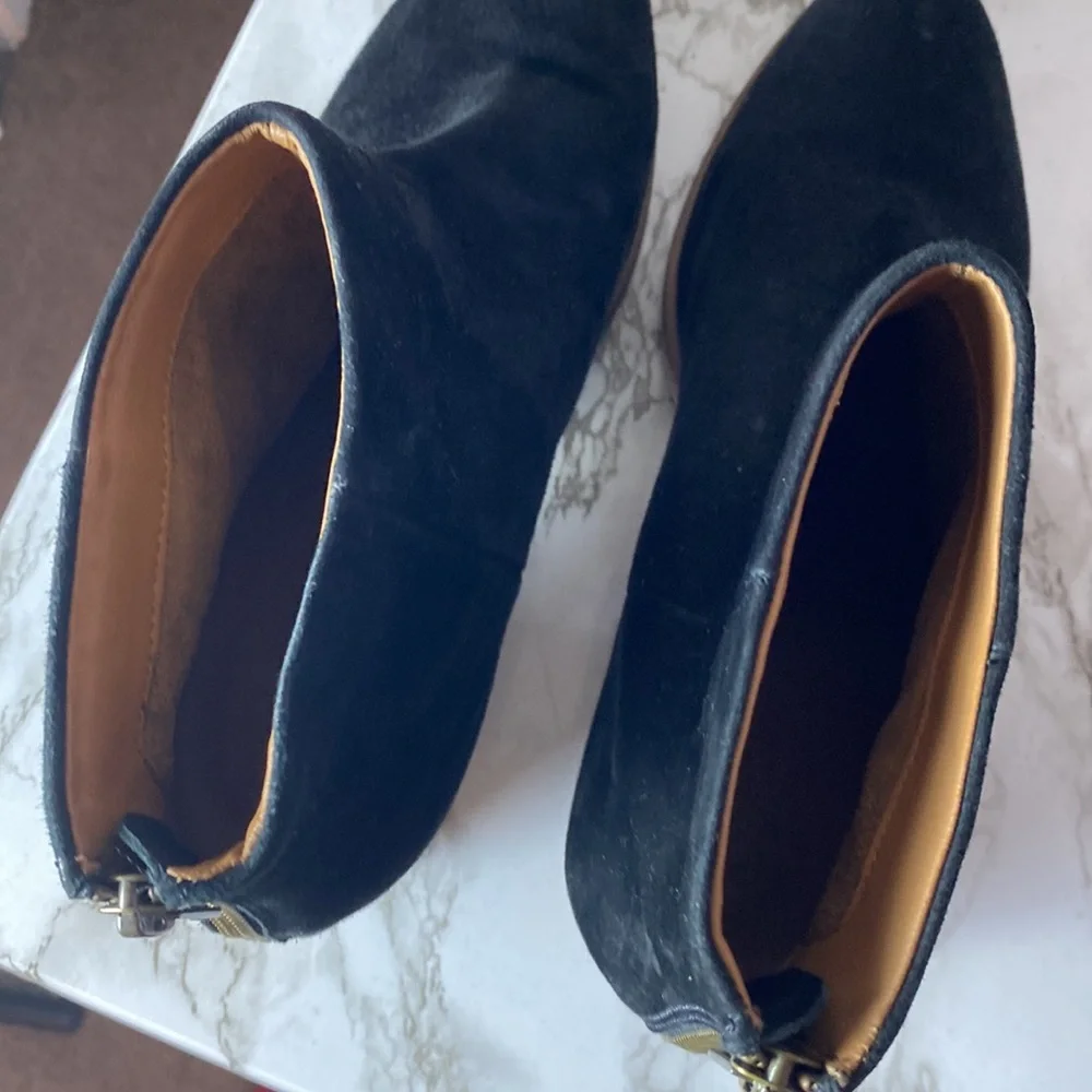Seychelles Floodplain Suede  Bootie Black Size 8.5  Ankle Boots 2” heel